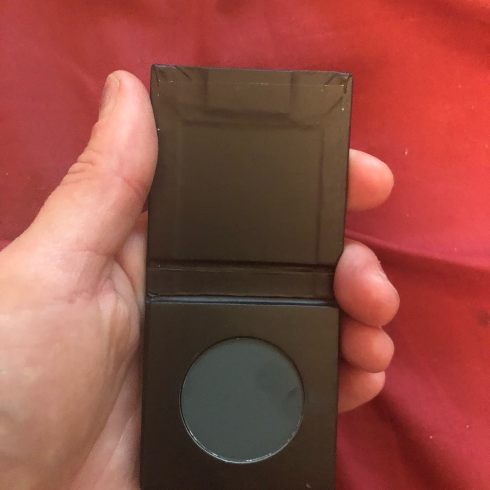 Eye shadow